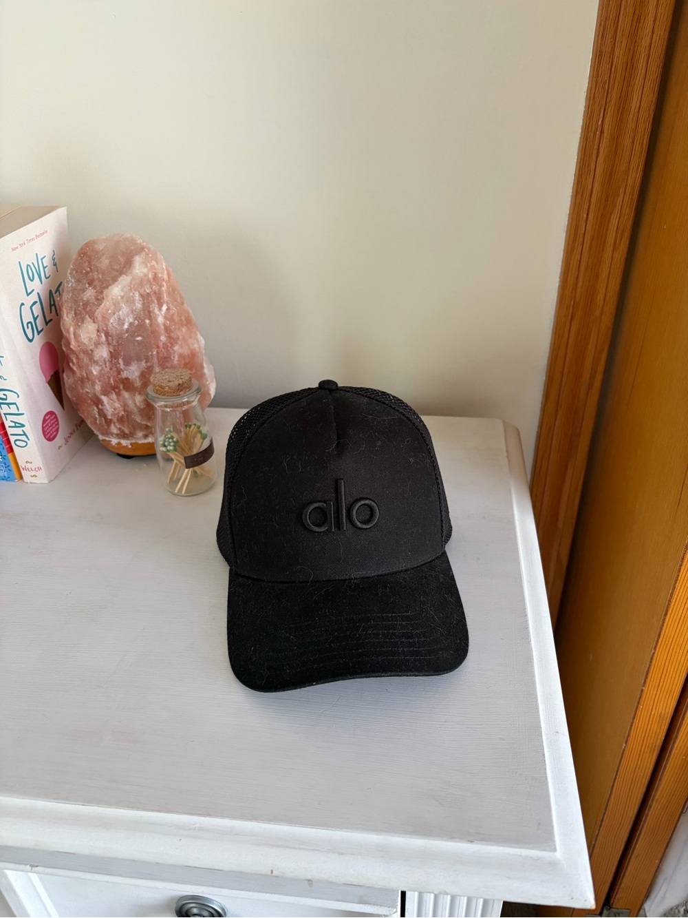 Alo yoga black trucker hat